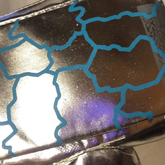 NWOT DISNEY Thor Love & Thunder Hammer Mjolnir silver, brown, and blue handbag. - Picture 11 of 11